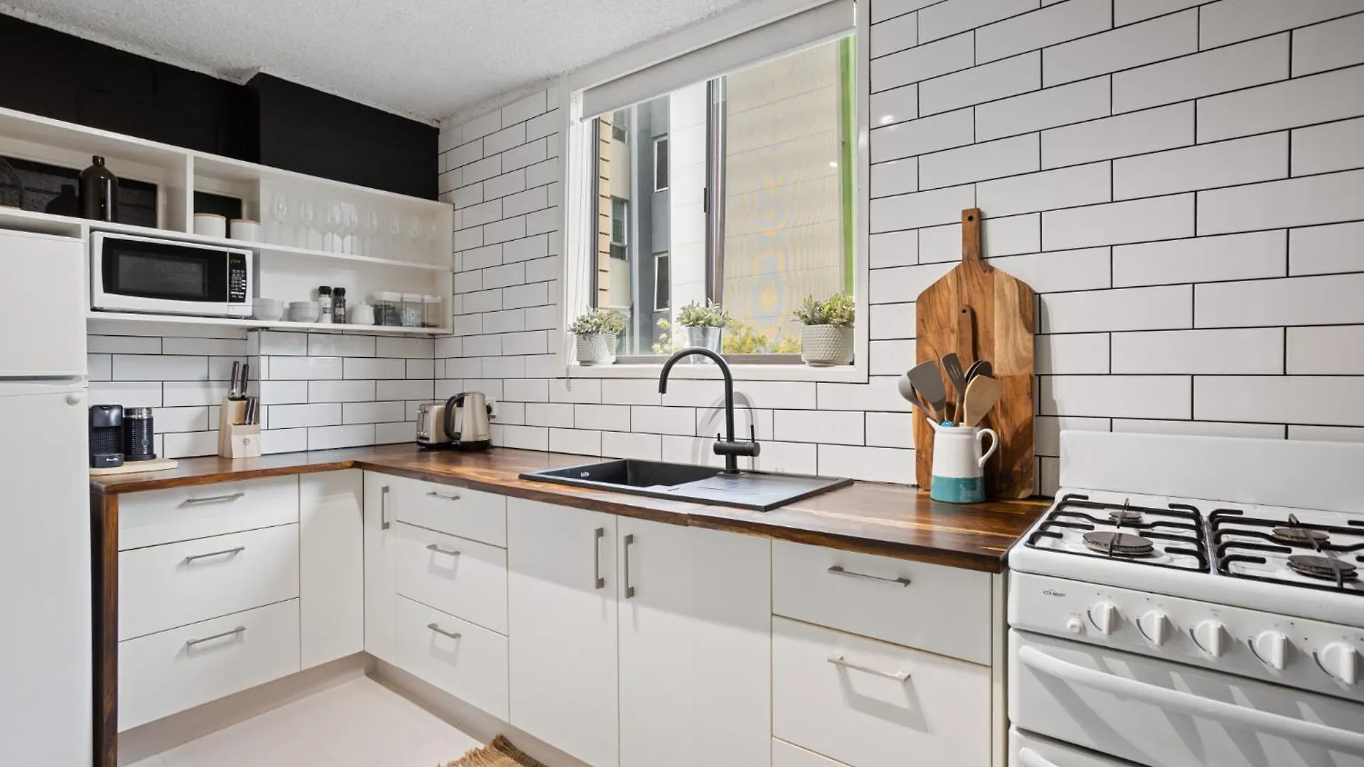 Inner City Apartment Living In Quiet Location Brisbane